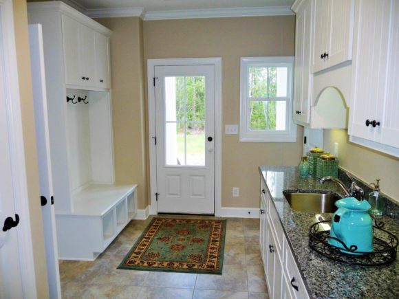 custom-equestrian-home-aiken-south-carolina-mudroom